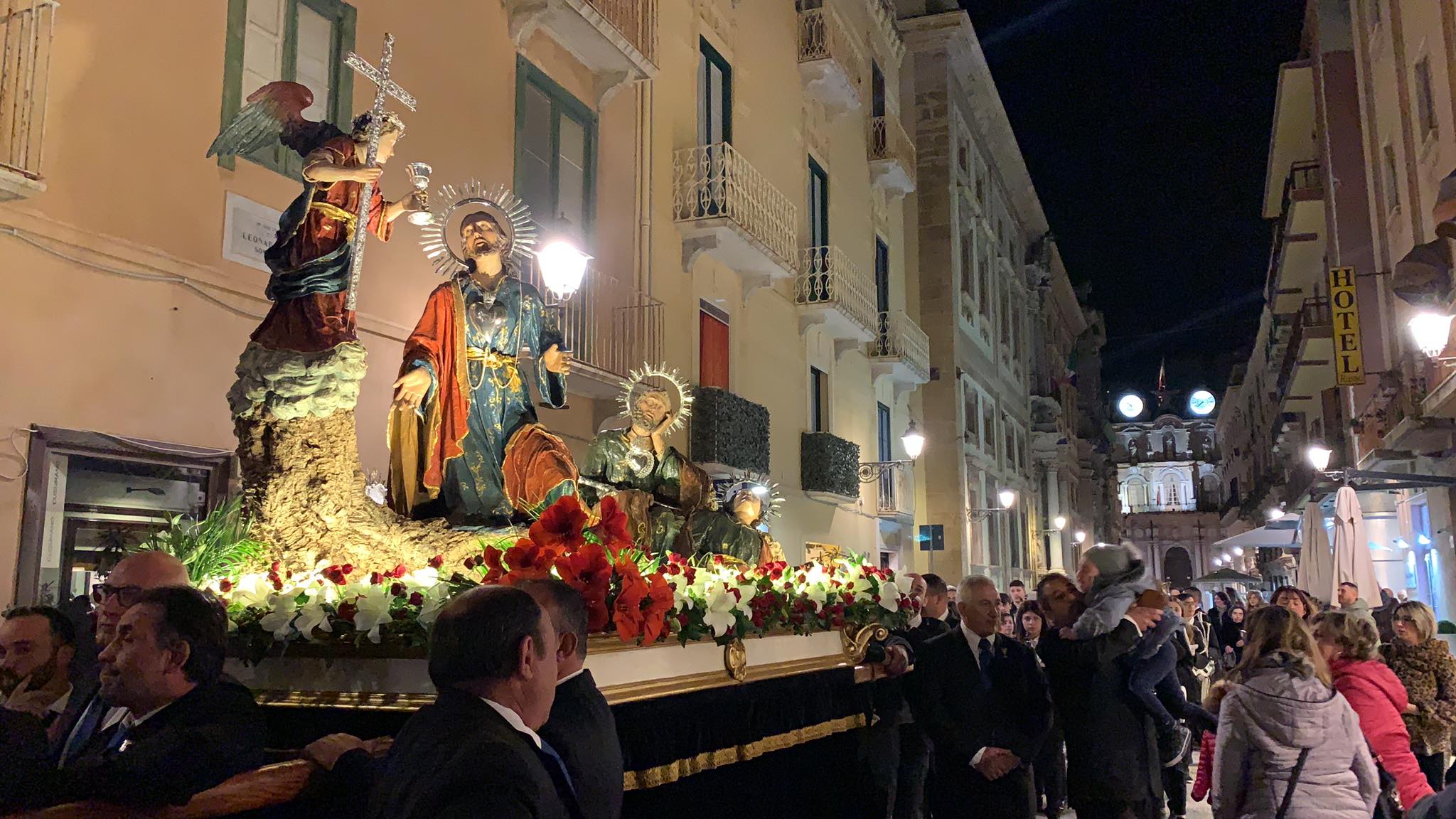 Il Ceto degli Ortolani dona materiale sanitario al reparto di terapia intensiva del Sant’Antonio Abate